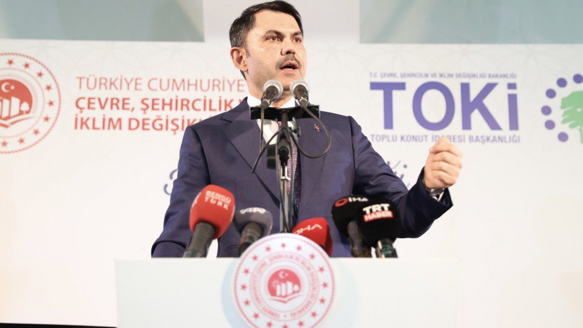 Murat Kurum, TOKİ şantiyesi çalışanlarıyla iftar yaptı